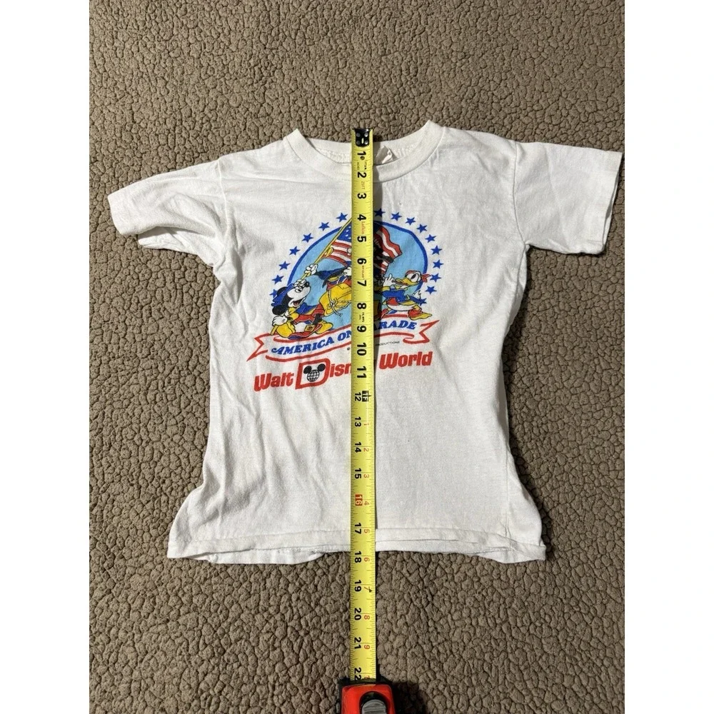 Vintage Walt Disney World America on Parade Rare 1976 Shirt Size 12.  Small Hole